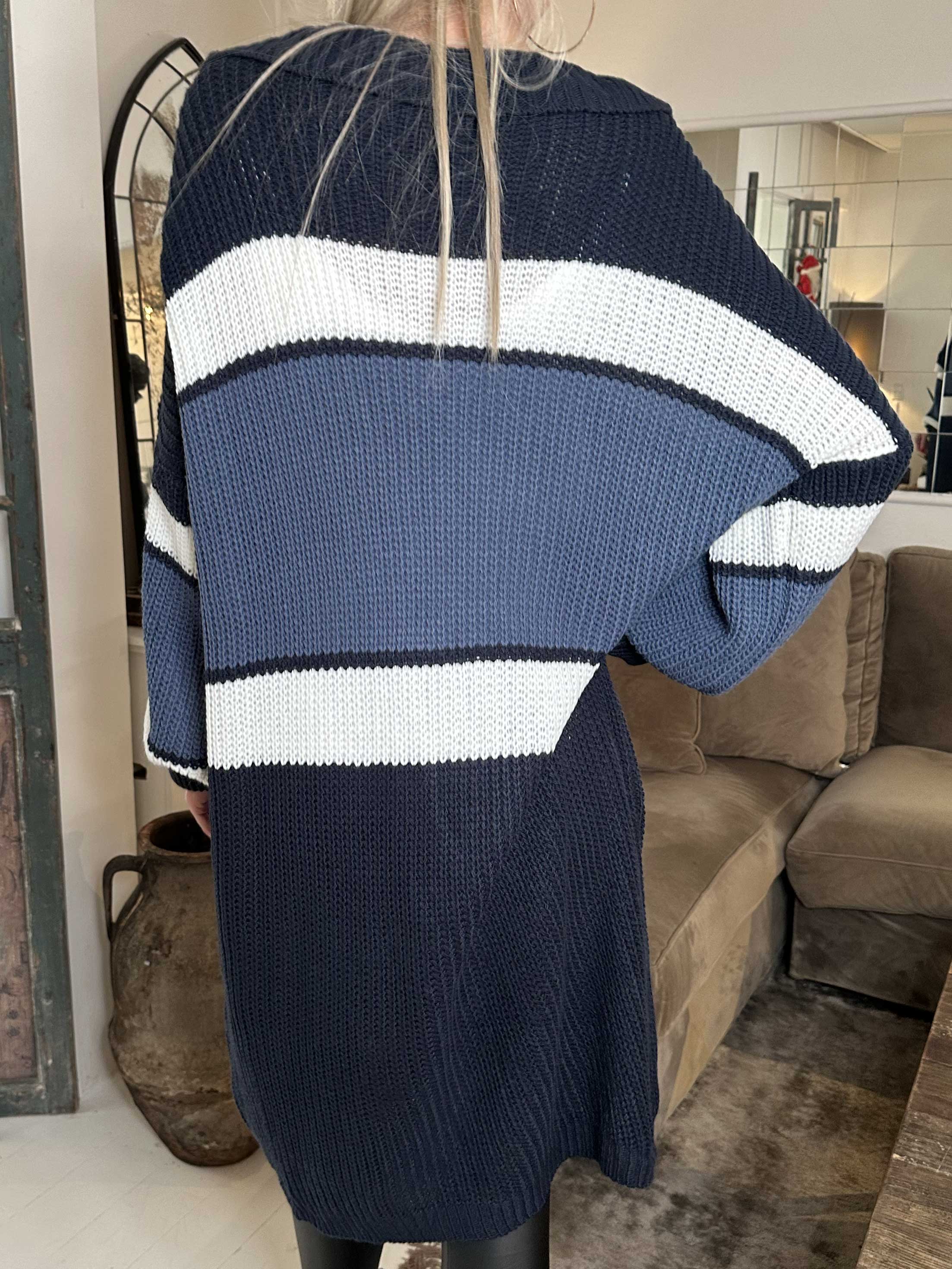 Hailey - Mångfärgad randig stickad klänning med liten krage